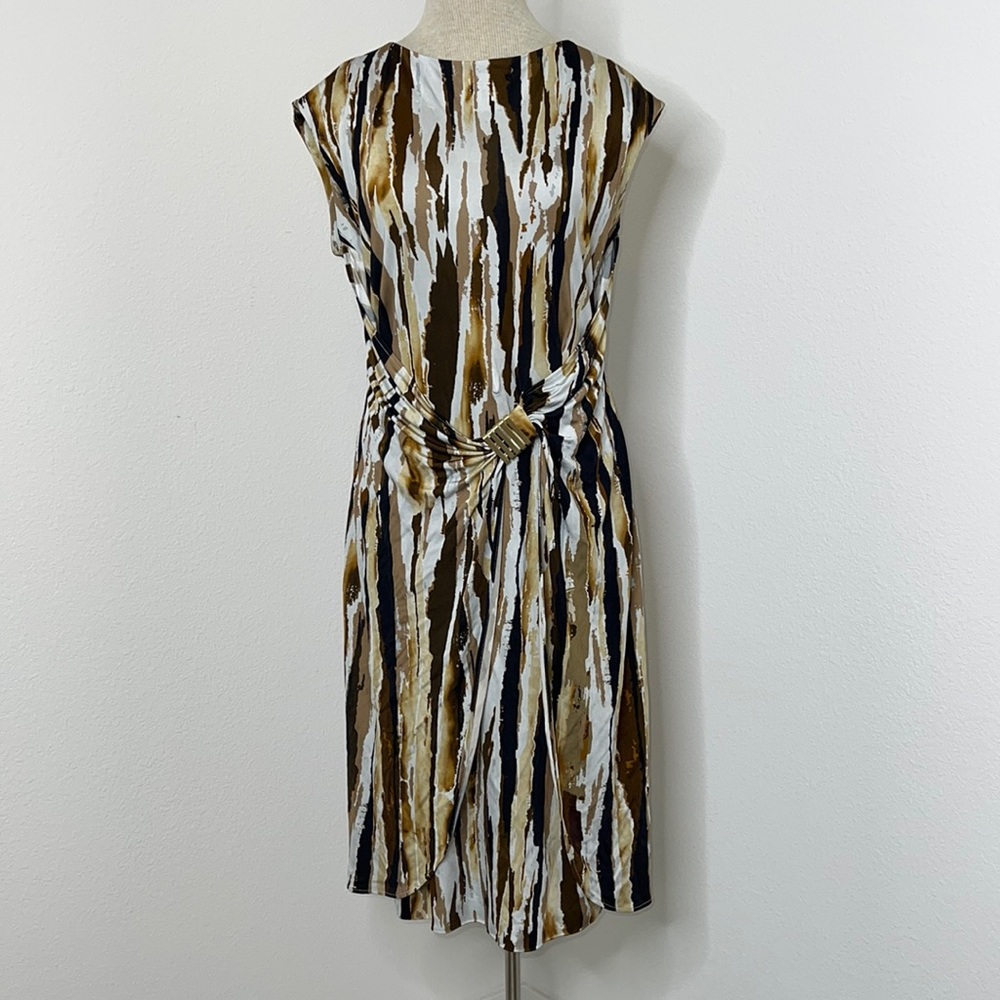🔹 Escada Sleeveless Dress